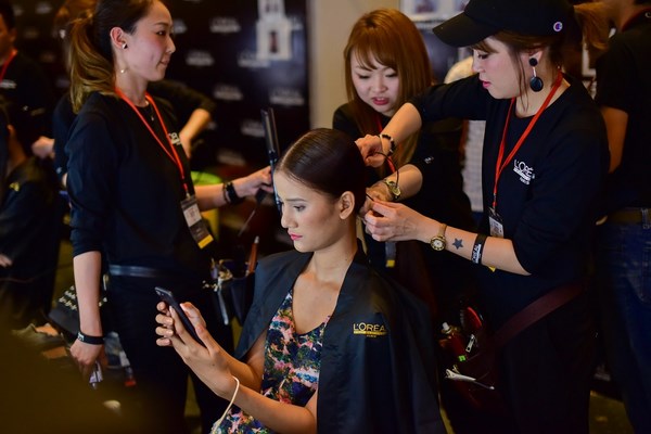 dieu it biet ve hau truong tuan le thoi trang quoc te viet nam xuan he 2017