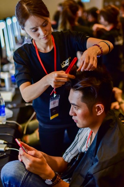 dieu it biet ve hau truong tuan le thoi trang quoc te viet nam xuan he 2017